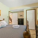 Woodland Cabin Getaway
